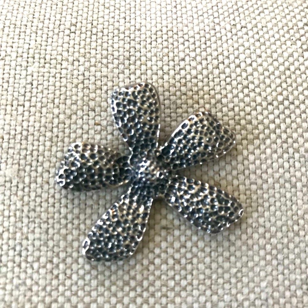 Silpada Sterling Silver Textured Daisy Flower Pendant S1101